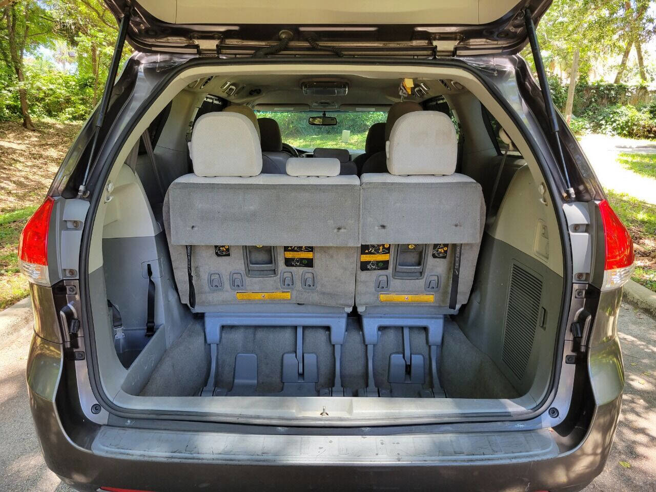 Used 2012 Toyota Sienna LE image 13