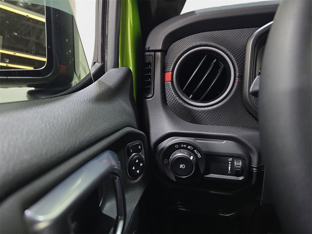 Used 2025 Jeep Wrangler Unlimited Rubicon image 27