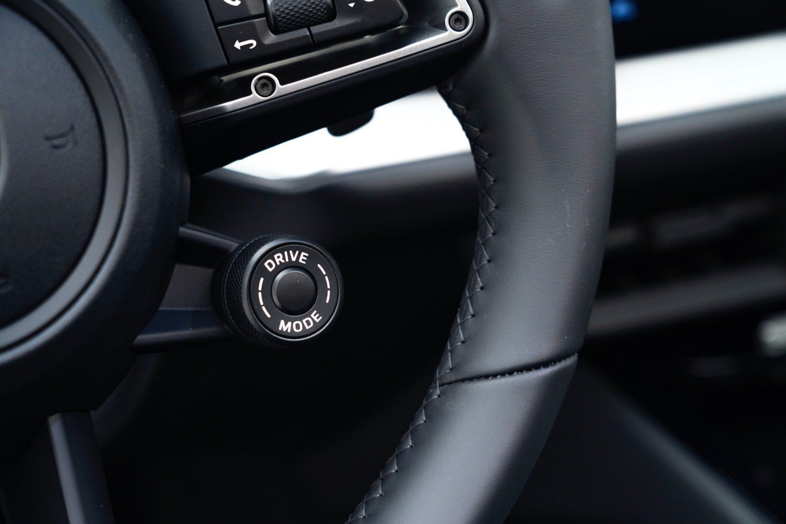Certified 2026 Porsche Cayenne AWD/4WD image 29