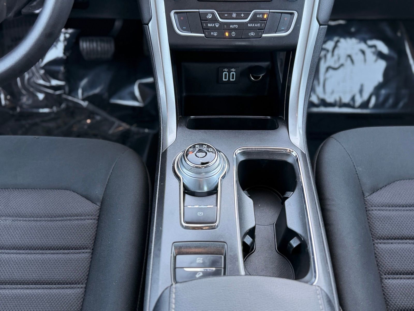 Used 2019 Ford Fusion SE image 25