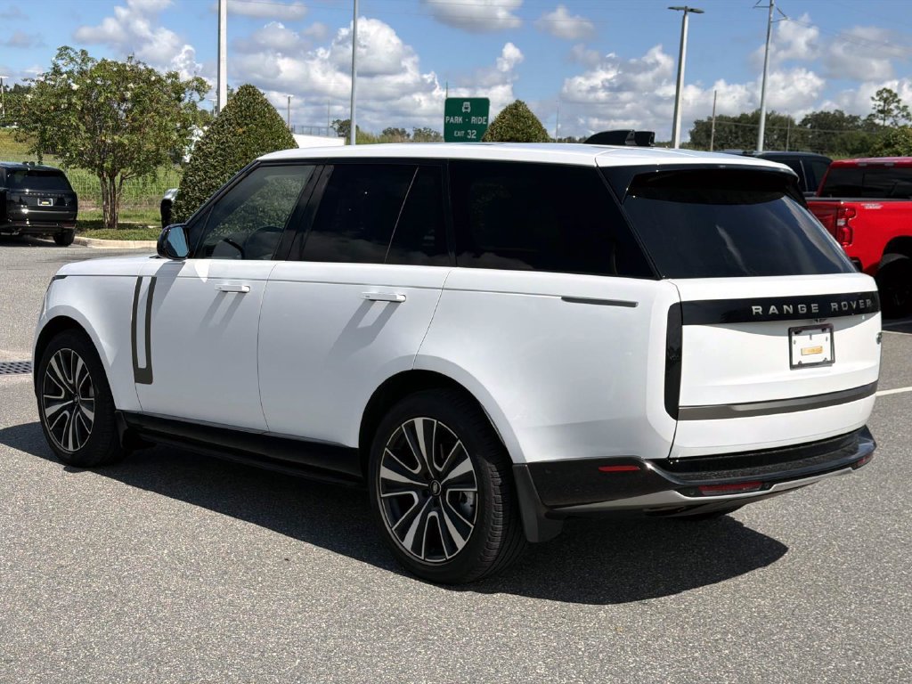 Used 2023 Land Rover Range Rover SE AWD/4WD image 3