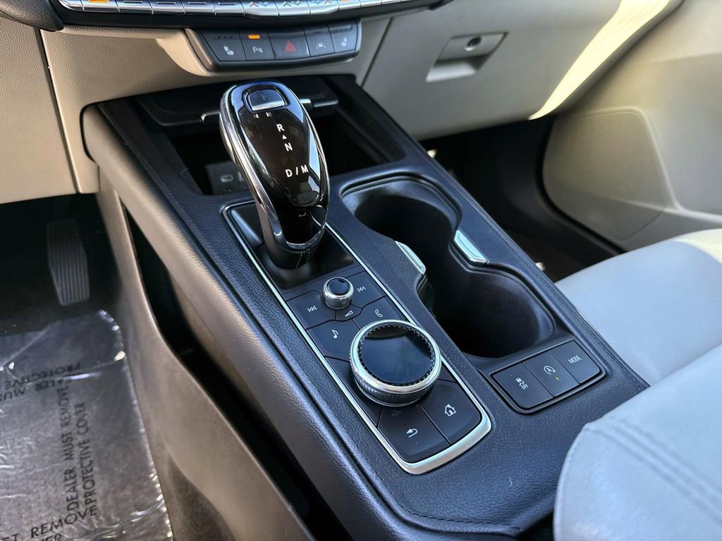 Used 2023 Cadillac XT4 Luxury w/ Cold Weather Package FWD image 32