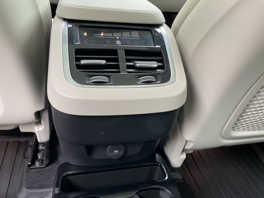Used 2022 Volvo XC90 T6 Momentum w/ Advanced Package image 28