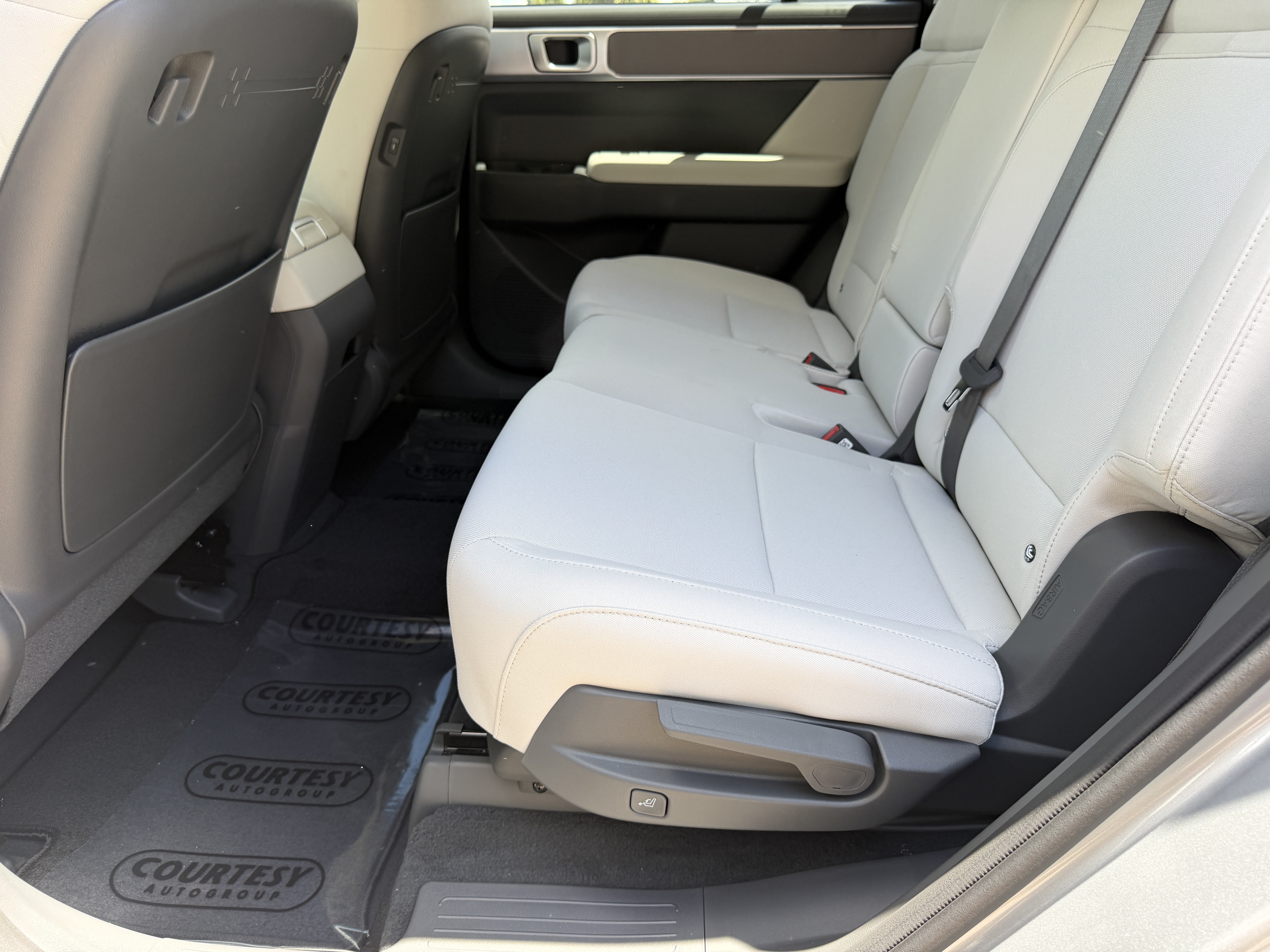 New 2027 Hyundai Santa Fe SE FWD image 19