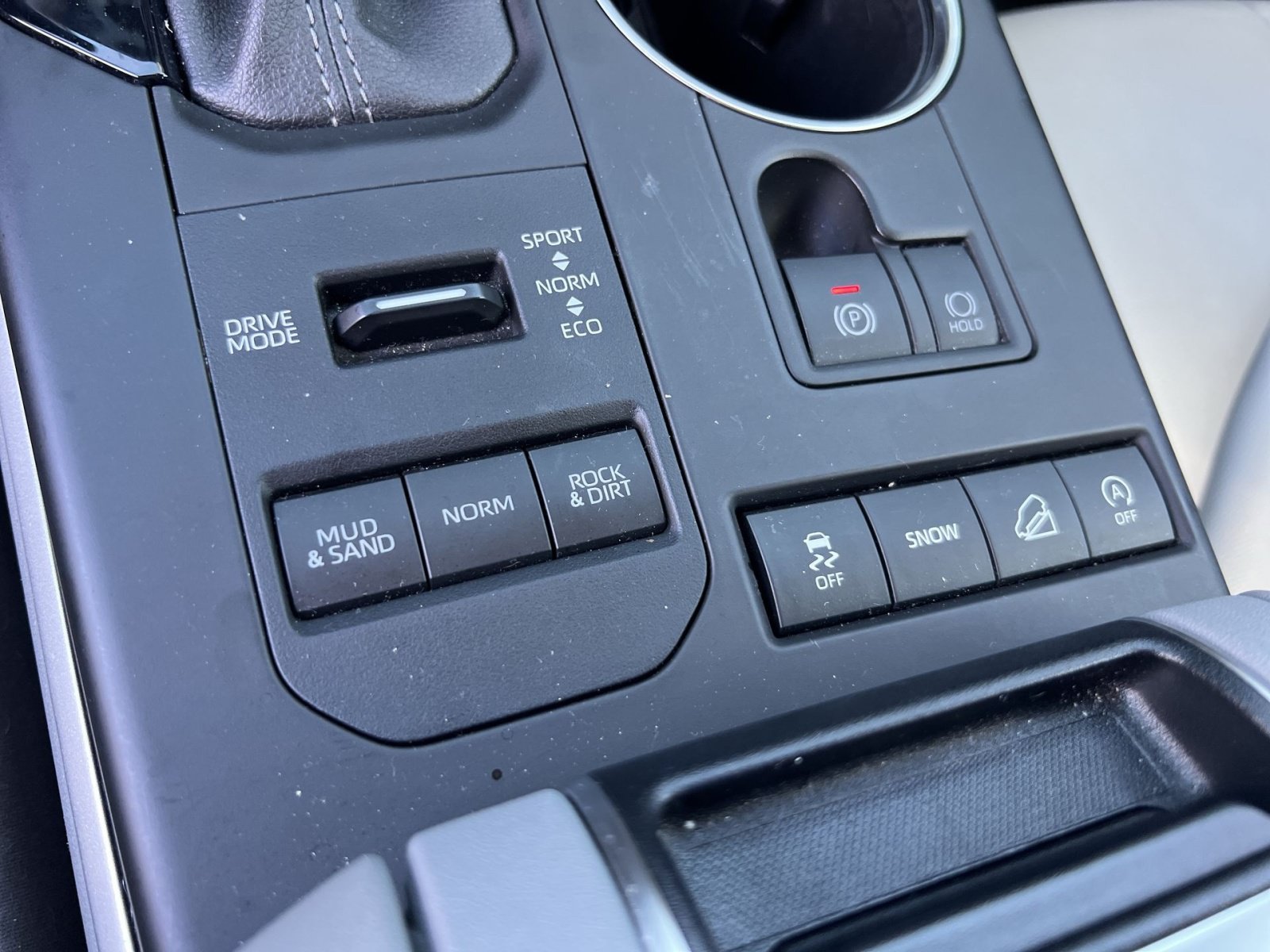 Used 2022 Toyota Highlander XLE AWD/4WD image 31