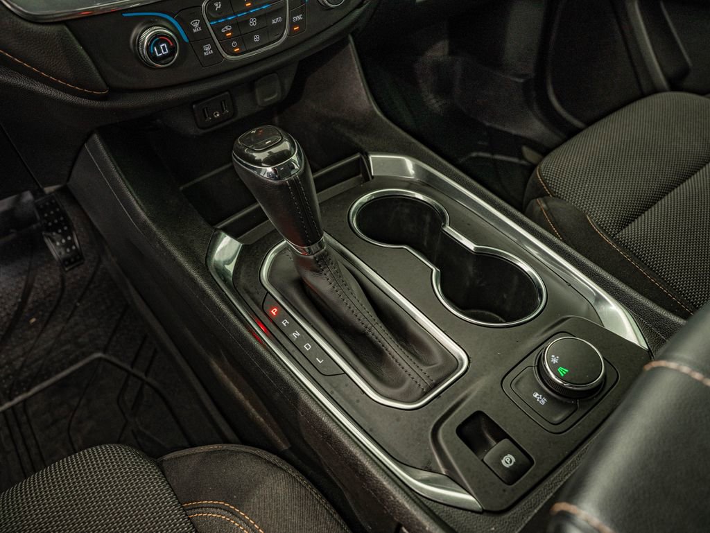 Used 2020 Chevrolet Traverse LT FWD image 24