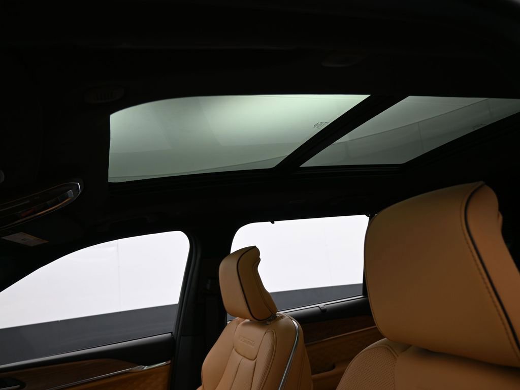 Used 2025 Jeep Grand Cherokee L Summit w/ Luxury Tech Group V image 11