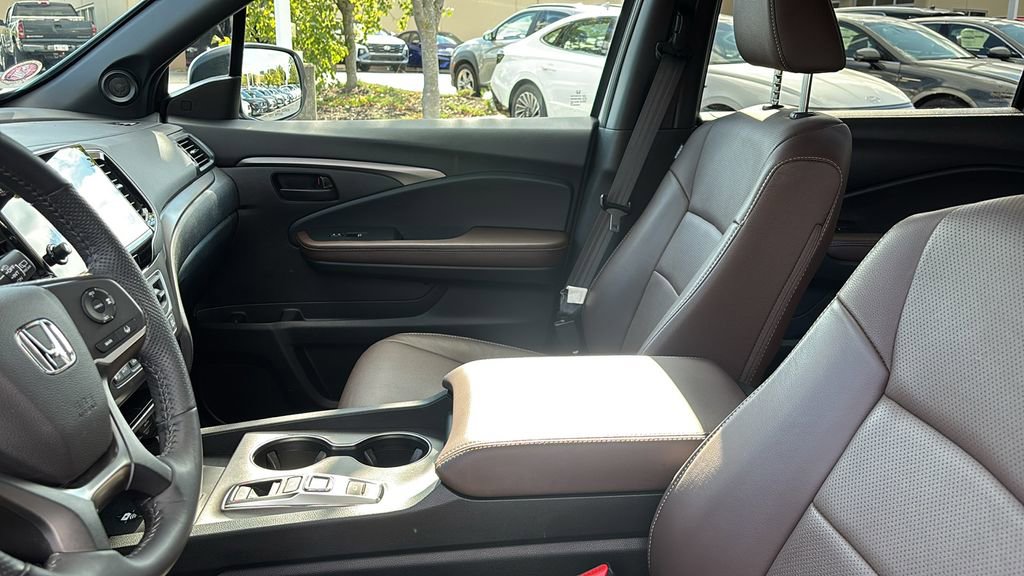 Certified 2025 Honda Passport EX-L image 24