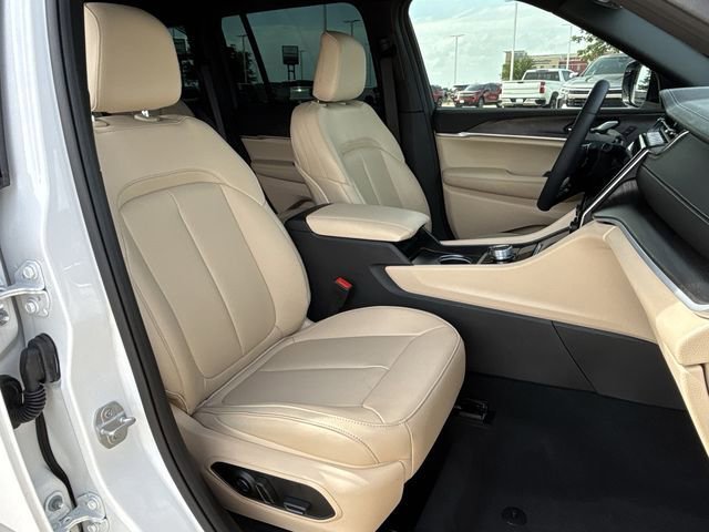 Used 2025 Jeep Grand Cherokee Limited RWD image 27