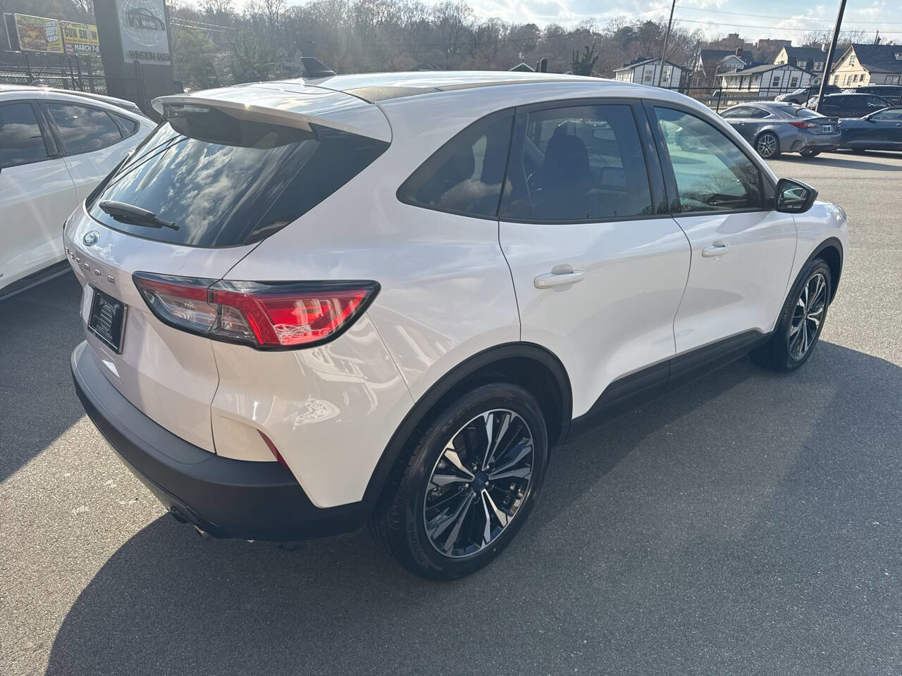 Used 2022 Ford Escape SE w/ SE Sport Appearance Package image 8