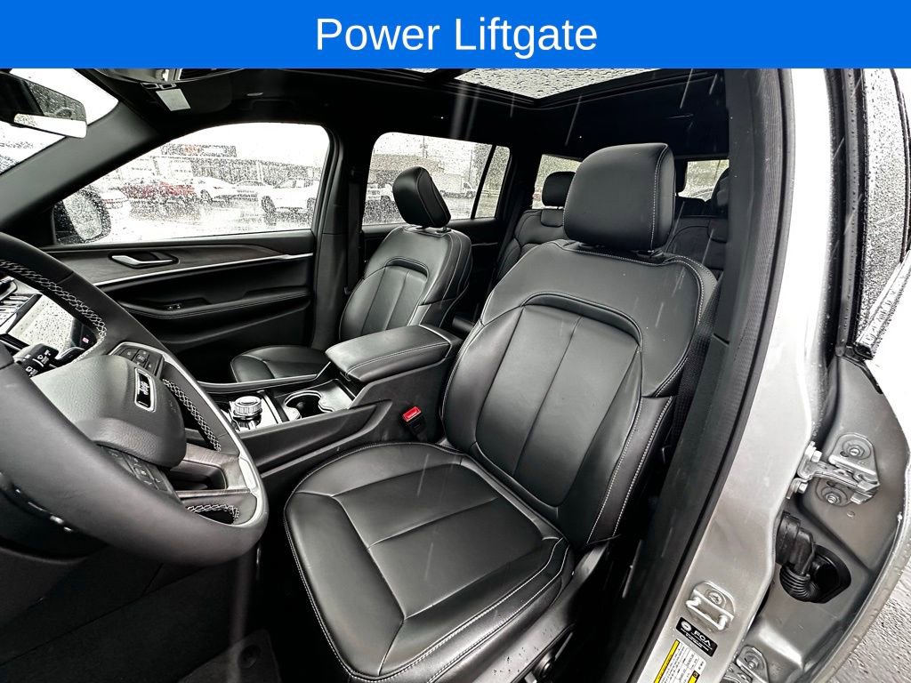 Used 2025 Jeep Grand Cherokee L Limited w/ Black Appearance Package AWD/4WD image 10