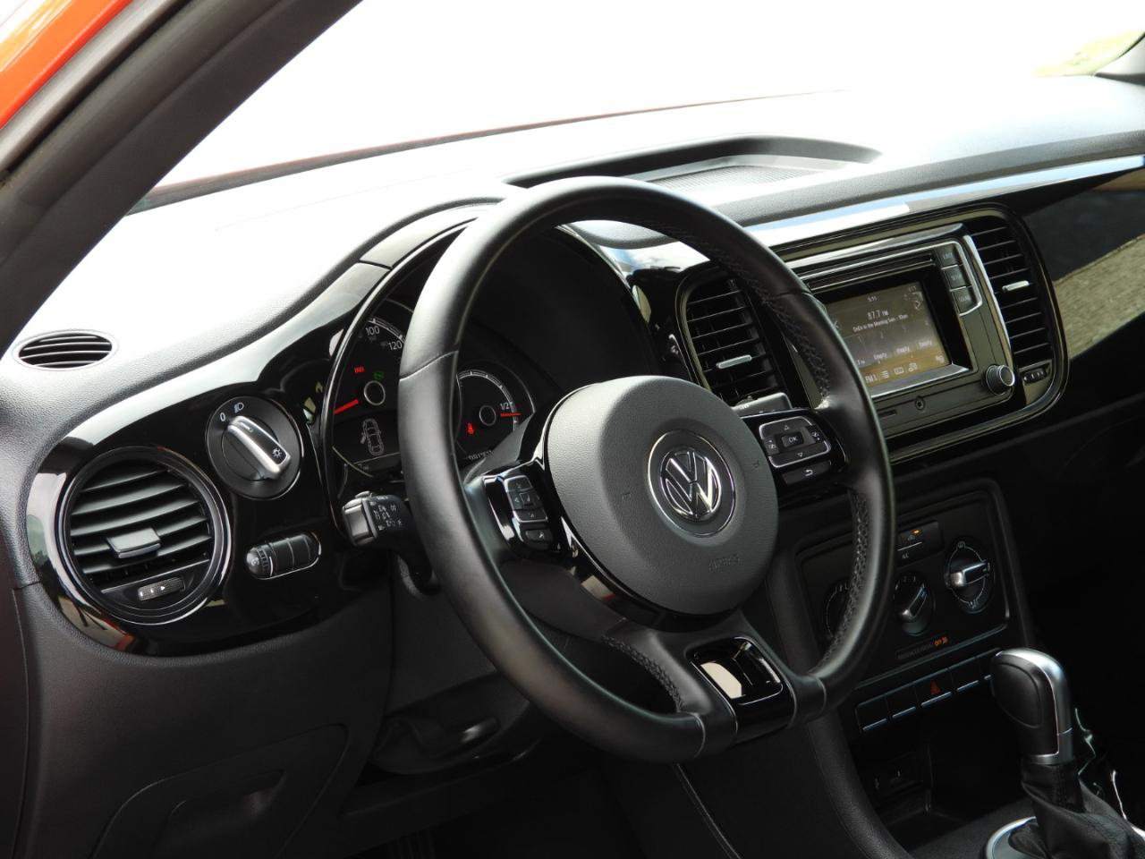 Used 2019 Volkswagen Beetle 2.0T SE FWD image 39