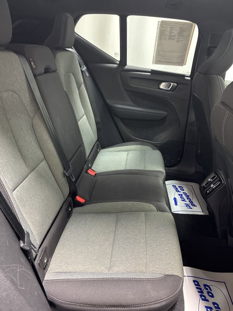 Used 2024 Volvo XC40 B5 Core image 24