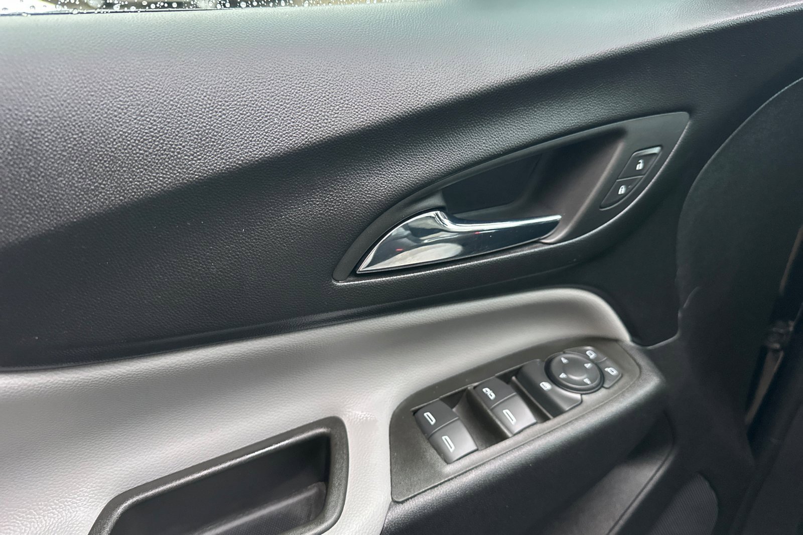 Used 2024 Chevrolet Equinox LS w/ LS Convenience Package image 11