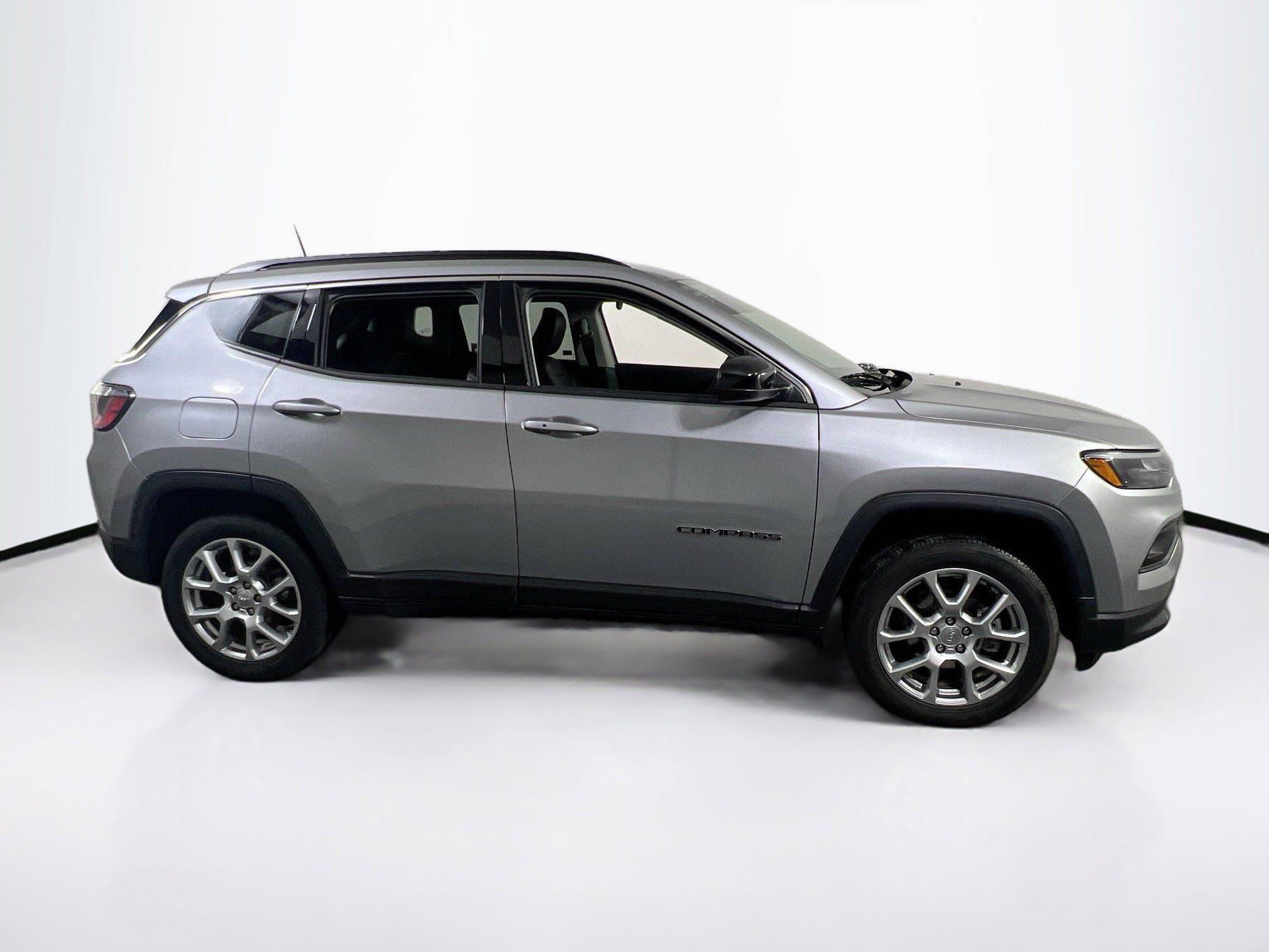 Used 2022 Jeep Compass Latitude image 4