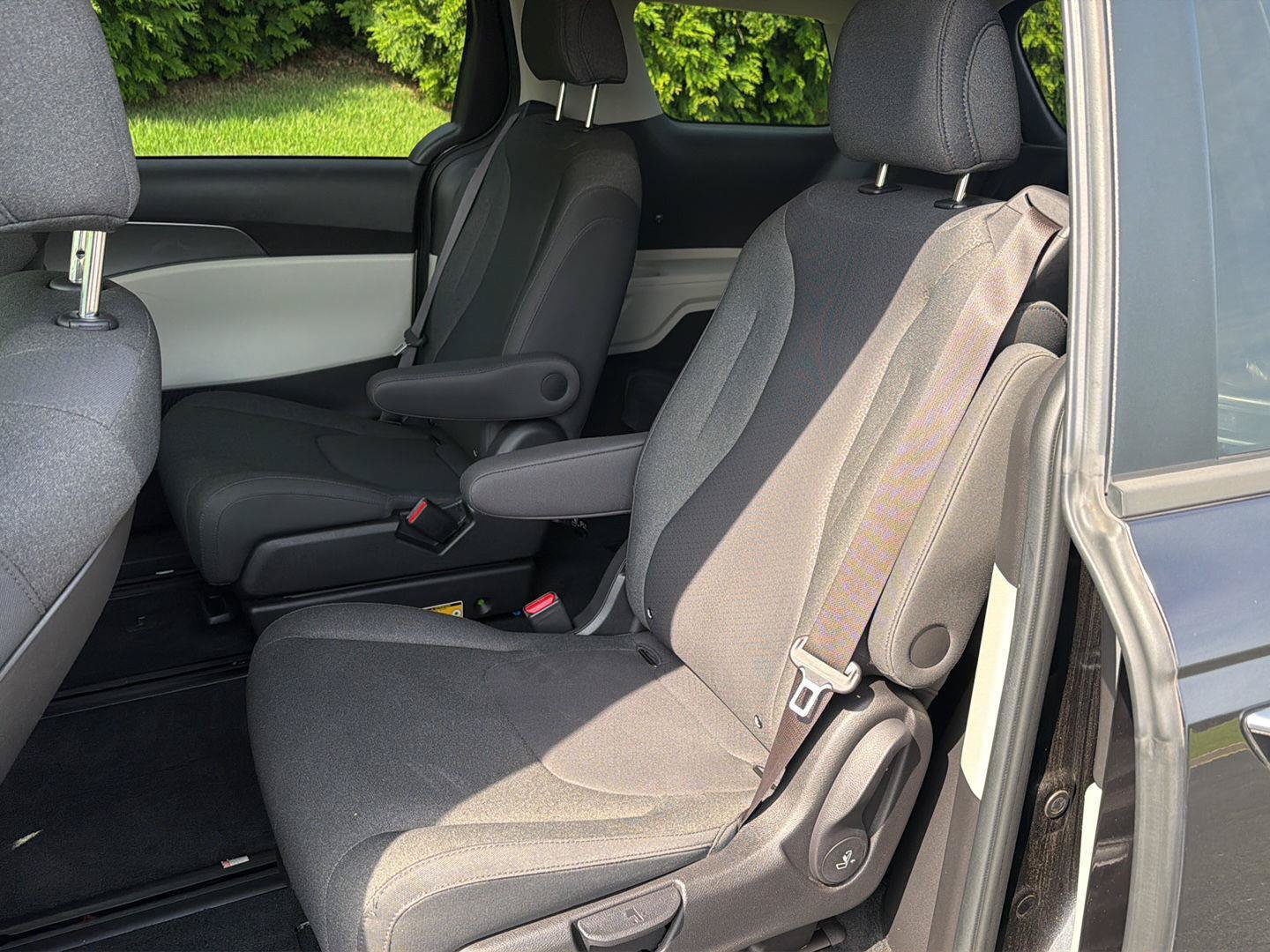 Used 2022 Kia Carnival LX FWD image 10