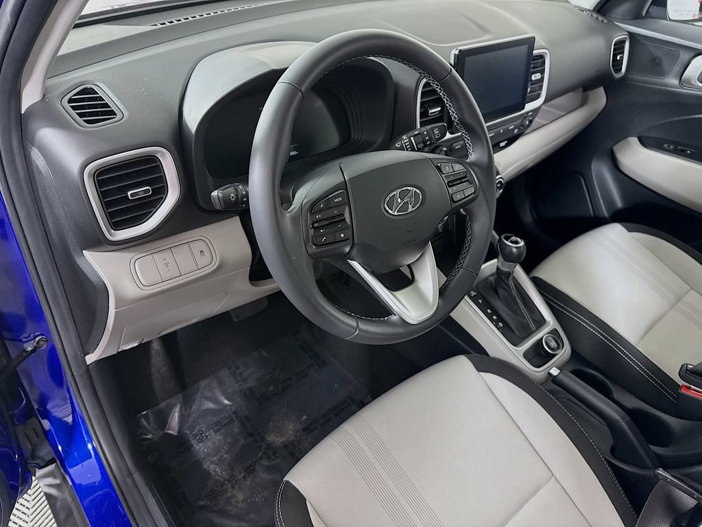 Certified 2024 Hyundai Venue SEL FWD image 19