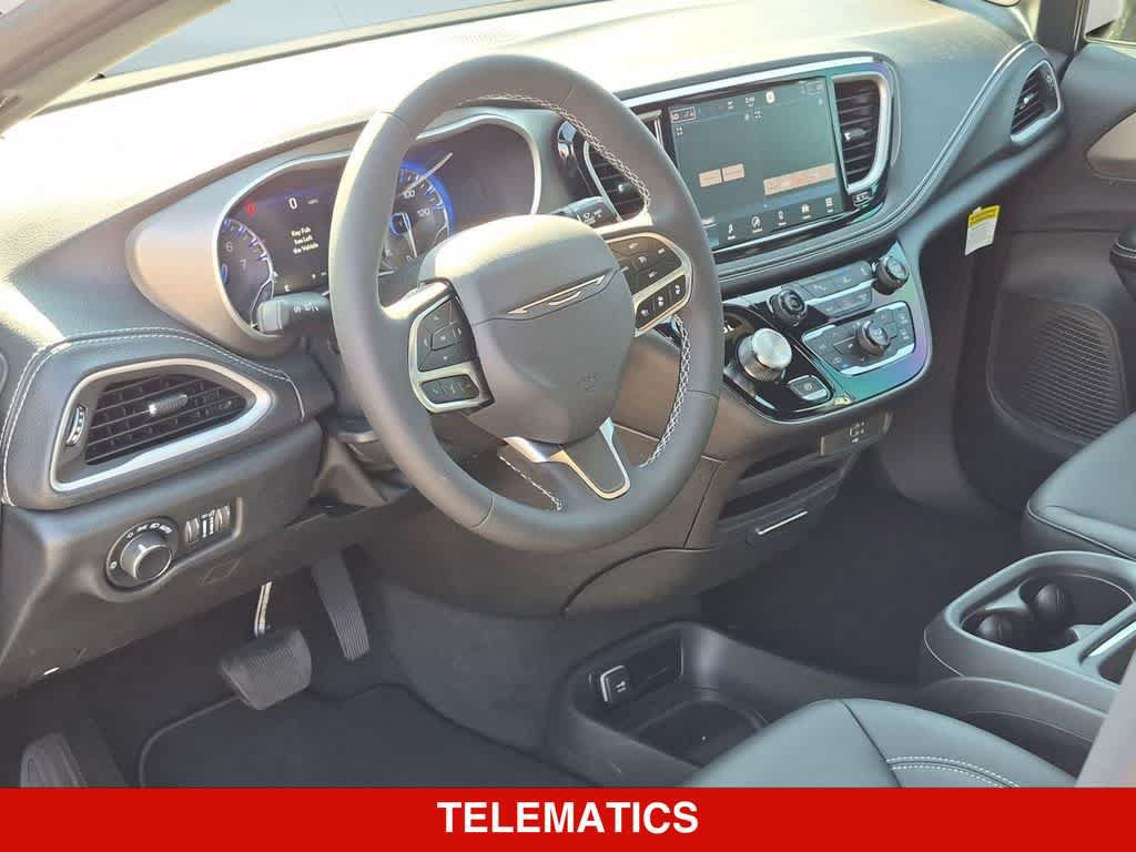 New 2027 Chrysler Pacifica Select FWD image 2