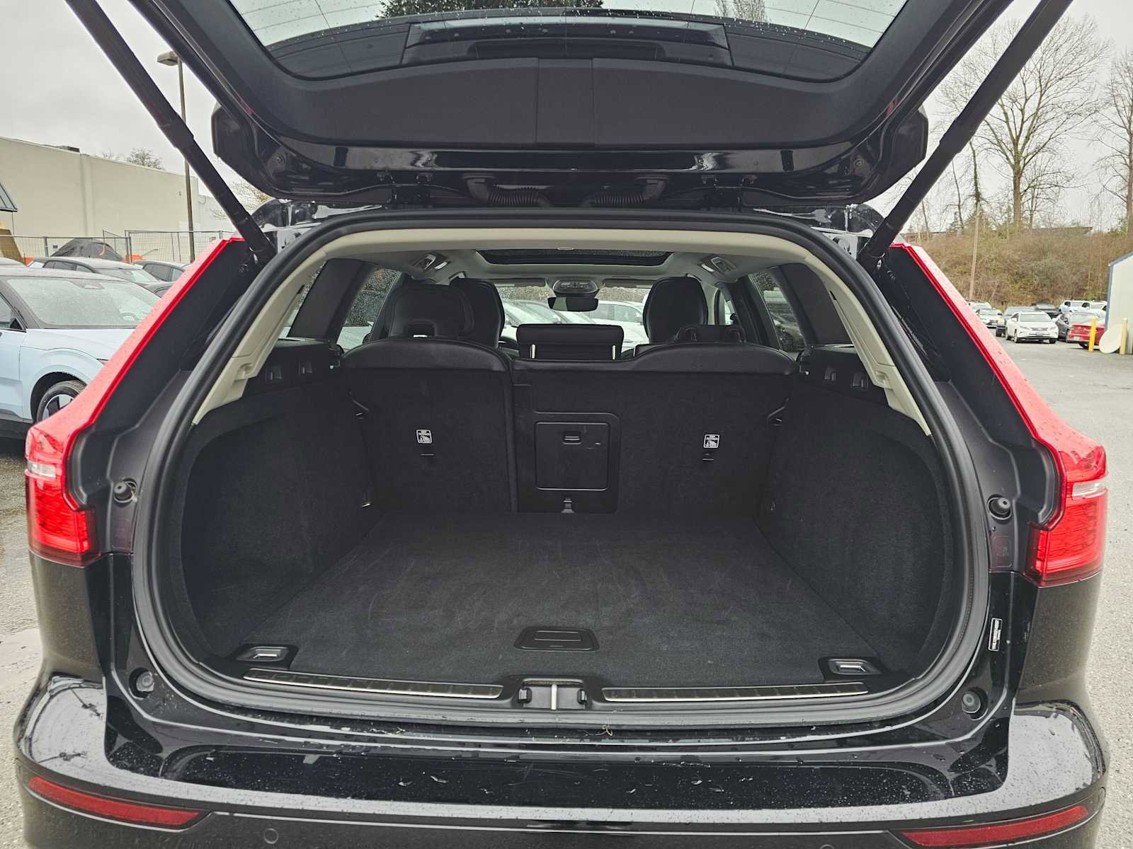 Certified 2025 Volvo V60 B5 Cross Country Plus AWD/4WD image 18