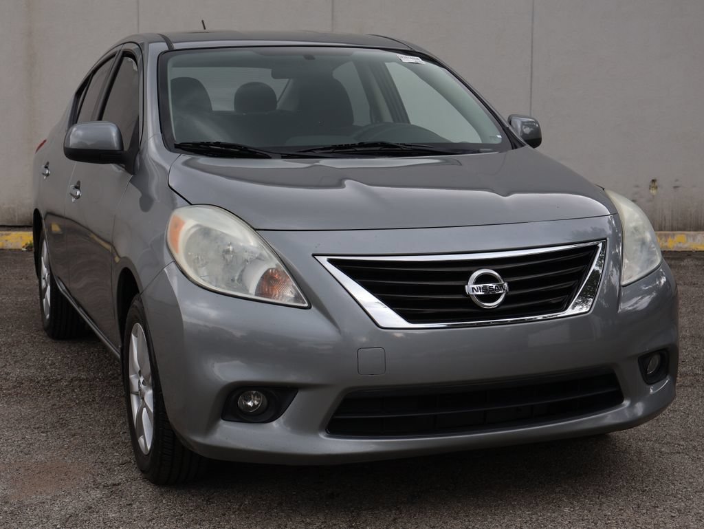 Used 2014 Nissan Versa SV w/ Convenience Package FWD image 1