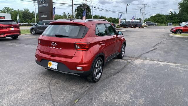 Used 2024 Hyundai Venue SEL FWD image 5