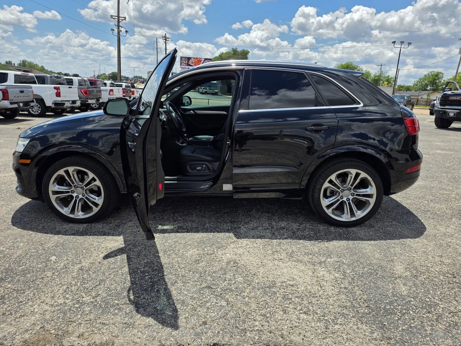 Used 2017 Audi Q3 2.0T Premium Plus w/ Premium Plus Package FWD image 9