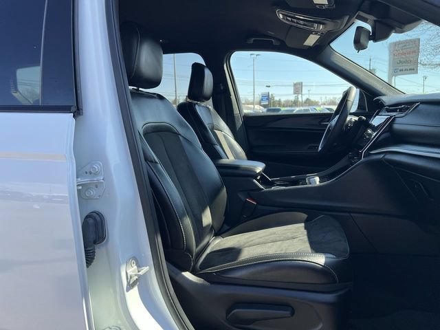 Used 2023 Jeep Grand Cherokee L Laredo AWD/4WD image 19