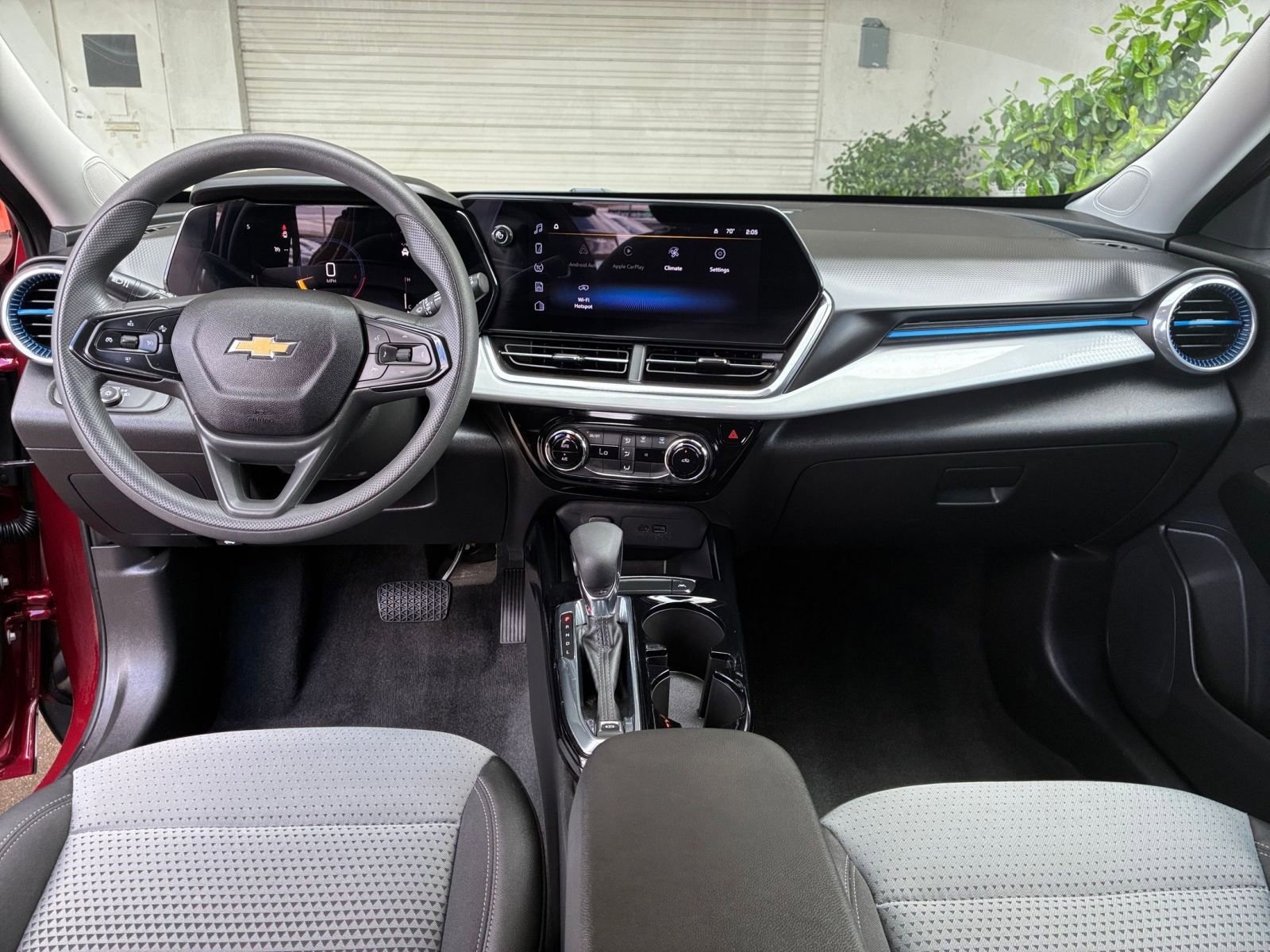 Used 2025 Chevrolet Trax LT FWD image 33