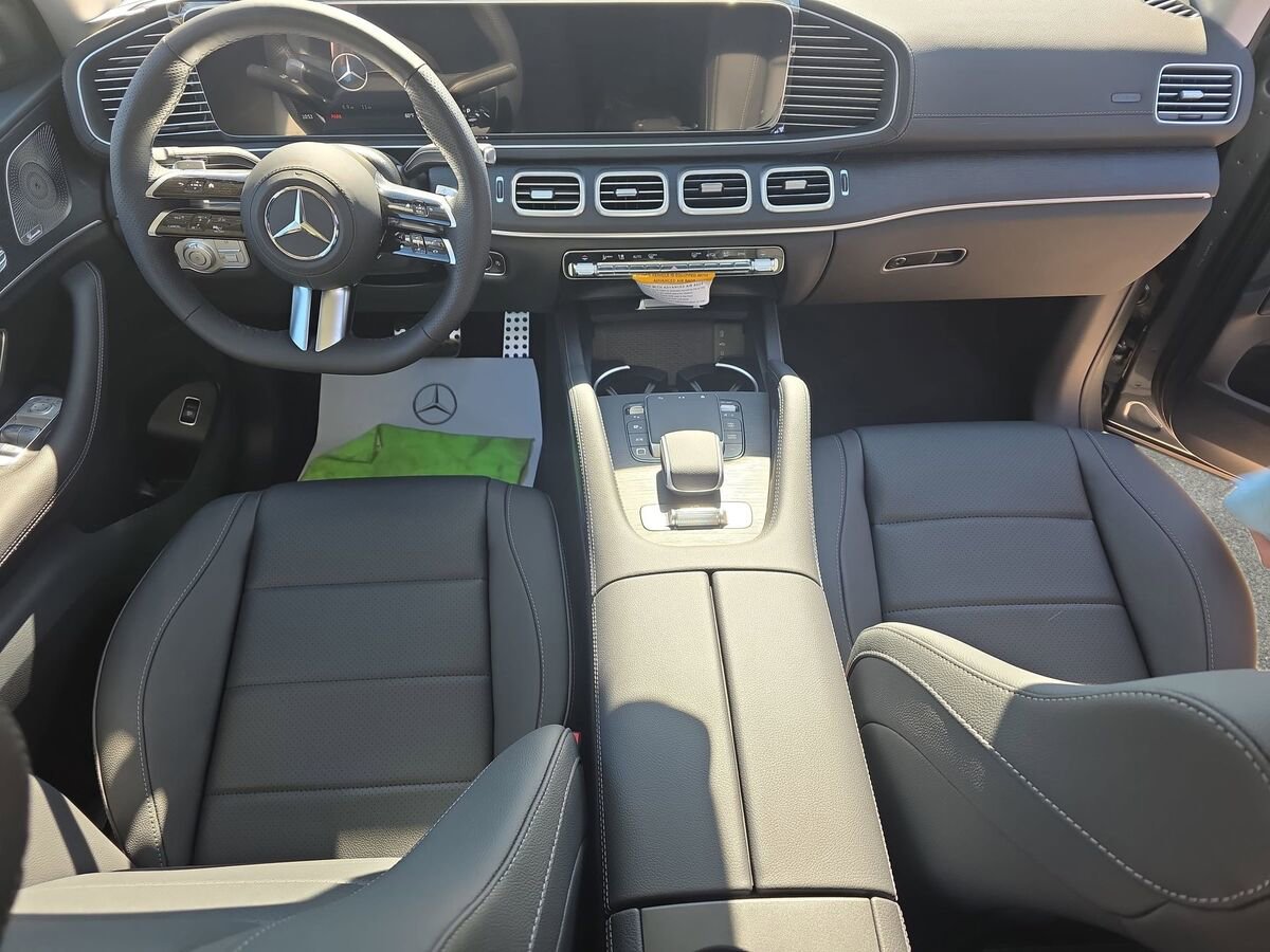 New 2026 Mercedes-Benz GLS 450 4MATIC image 9