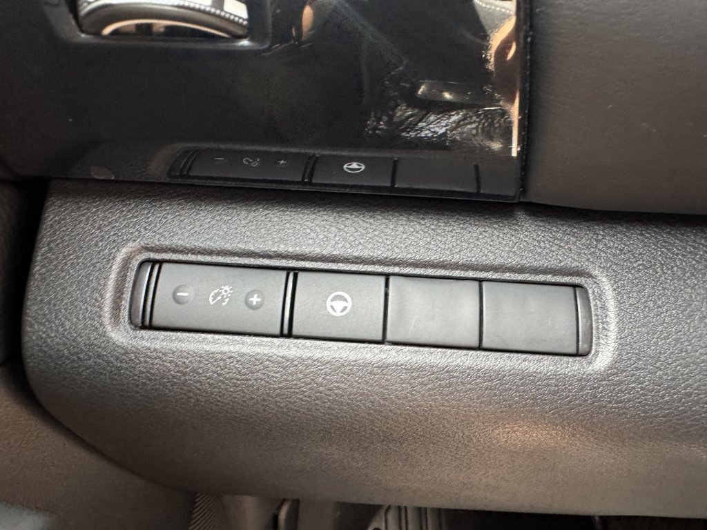 Used 2024 Nissan Pathfinder SV w/ Lighting Package (N92) FWD image 27