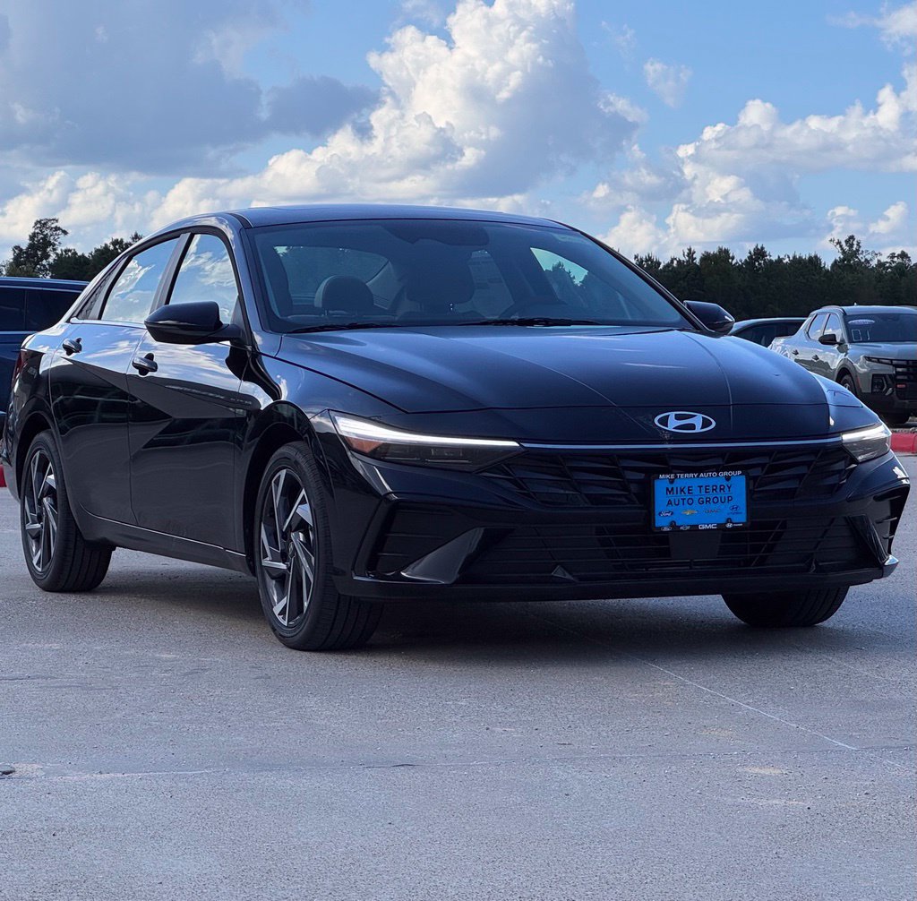 New 2026 Hyundai Elantra Limited FWD image 10