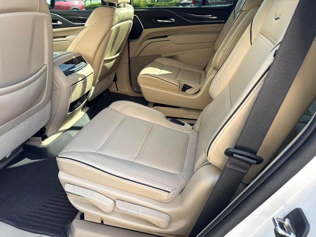 Used 2022 Cadillac Escalade Premium Luxury AWD/4WD image 21