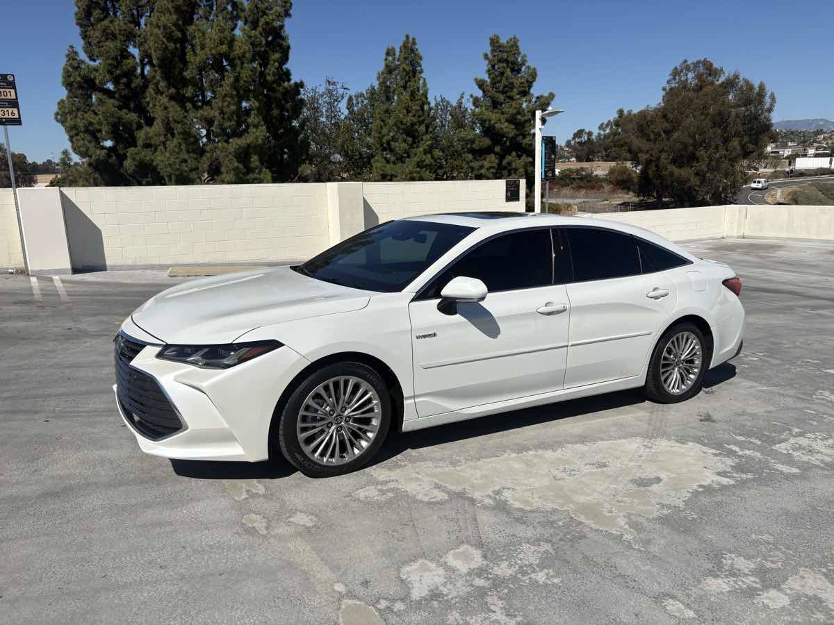 Used 2020 Toyota Avalon Limited w/ Advanced Safety Package FWD image 3