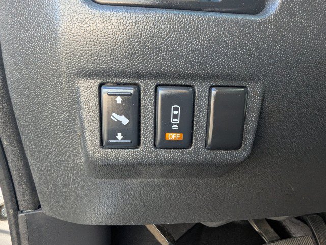 Used 2011 Nissan Titan SL w/ SL Technology Pkg AWD/4WD image 16