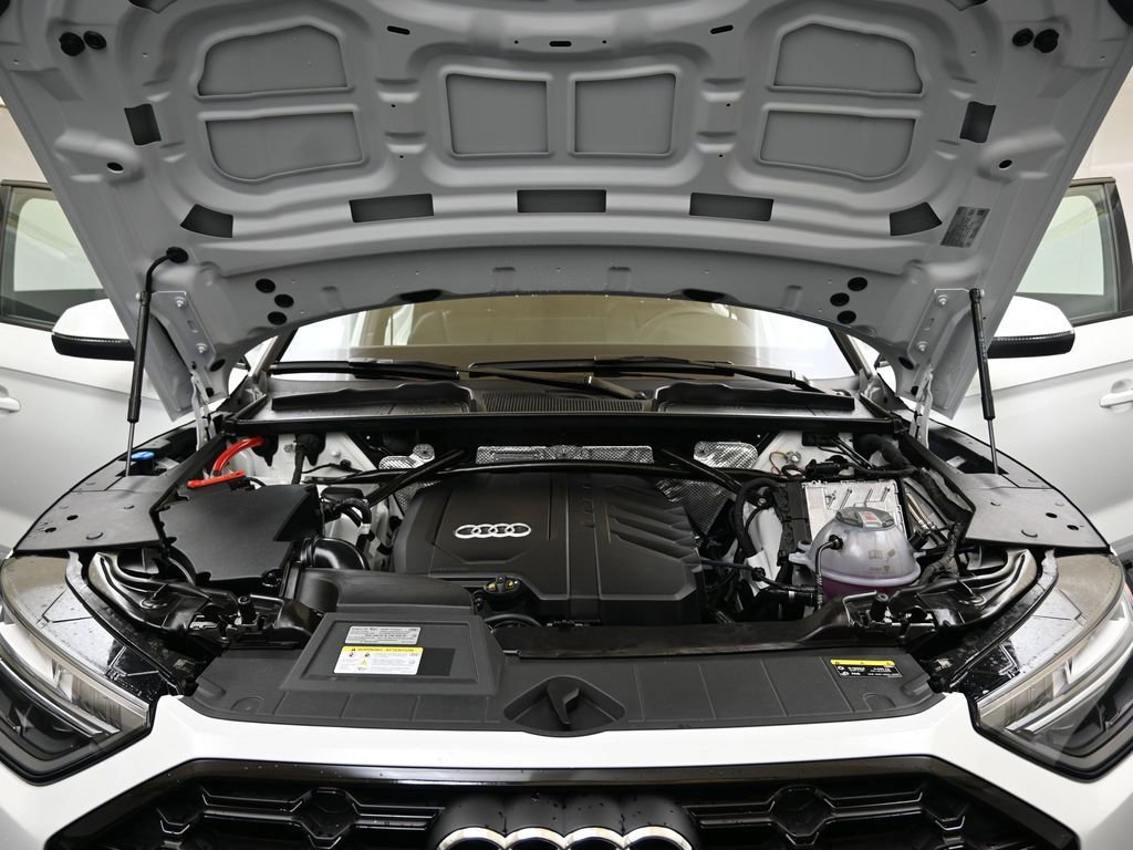 Certified 2025 Audi Q5 2.0T Premium w/ Convenience Plus Package image 9