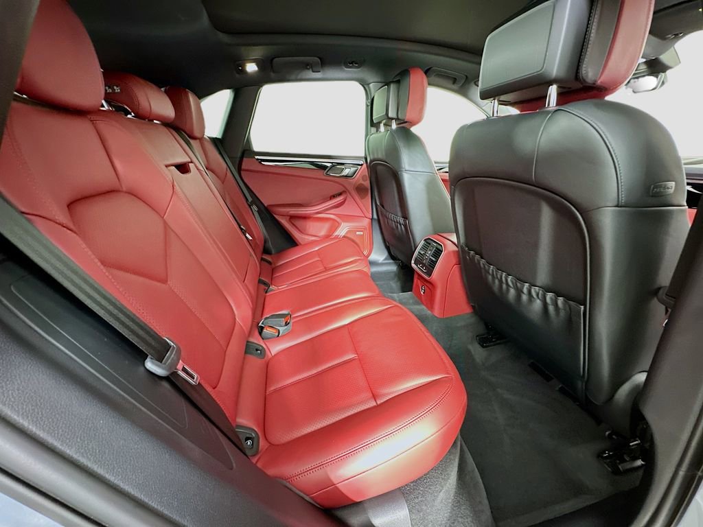 Certified 2023 Porsche Macan AWD/4WD image 29