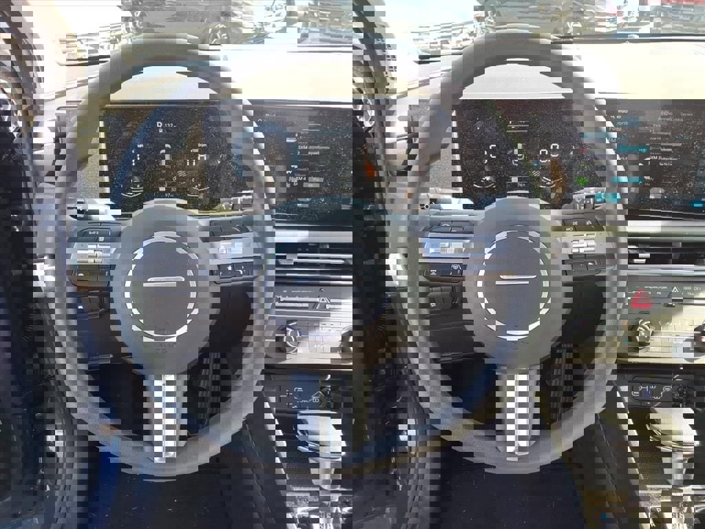 Used 2025 Hyundai Tucson SE image 19