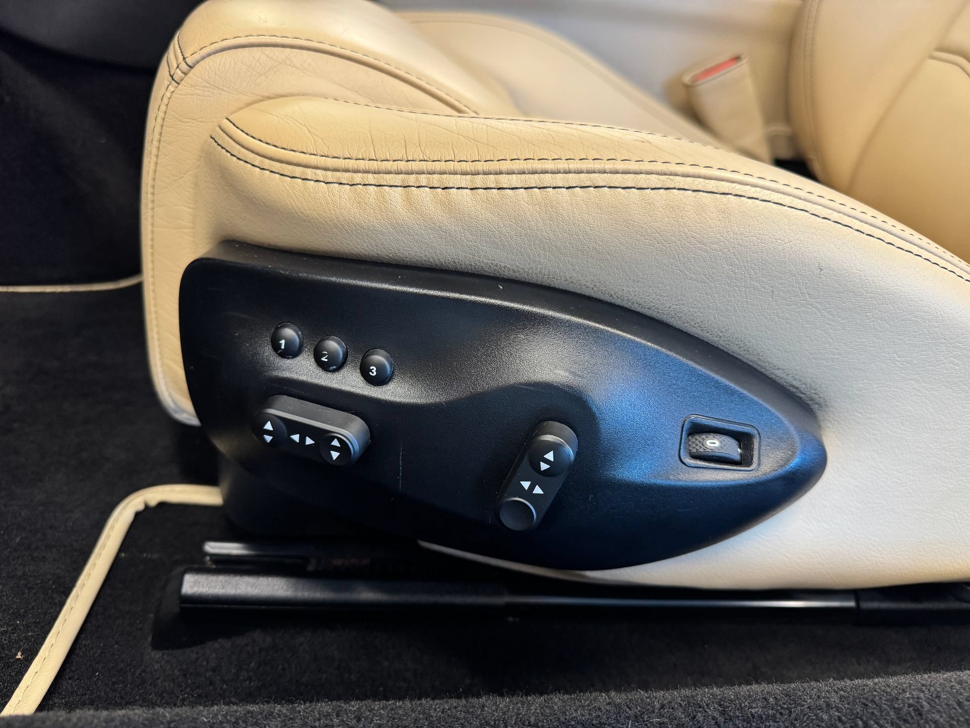 Used 2014 Maserati GranTurismo Convertible RWD image 28