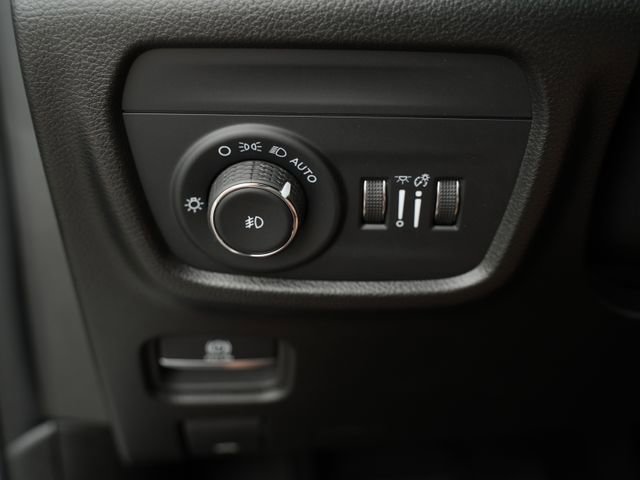 Used 2023 Jeep Grand Cherokee L Limited w/ Luxury Tech Group II AWD/4WD image 36