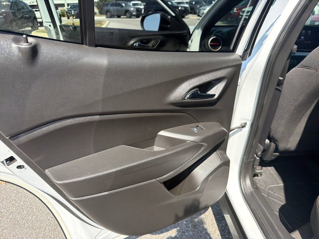 Used 2024 Chevrolet Trax RS w/ Driver Confidence Package FWD image 18