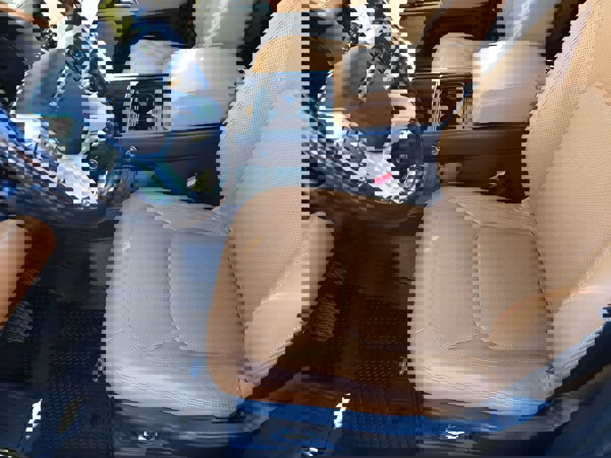 Used 2023 Land Rover Defender 130 S image 12