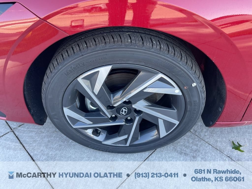 Used 2025 Hyundai Elantra Sport FWD image 18