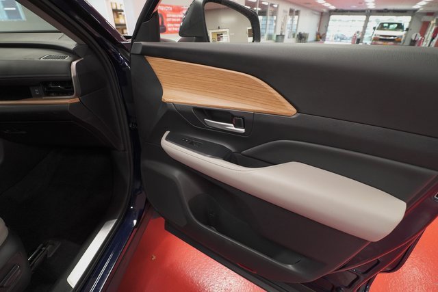 Used 2024 Toyota Grand Highlander Platinum image 32