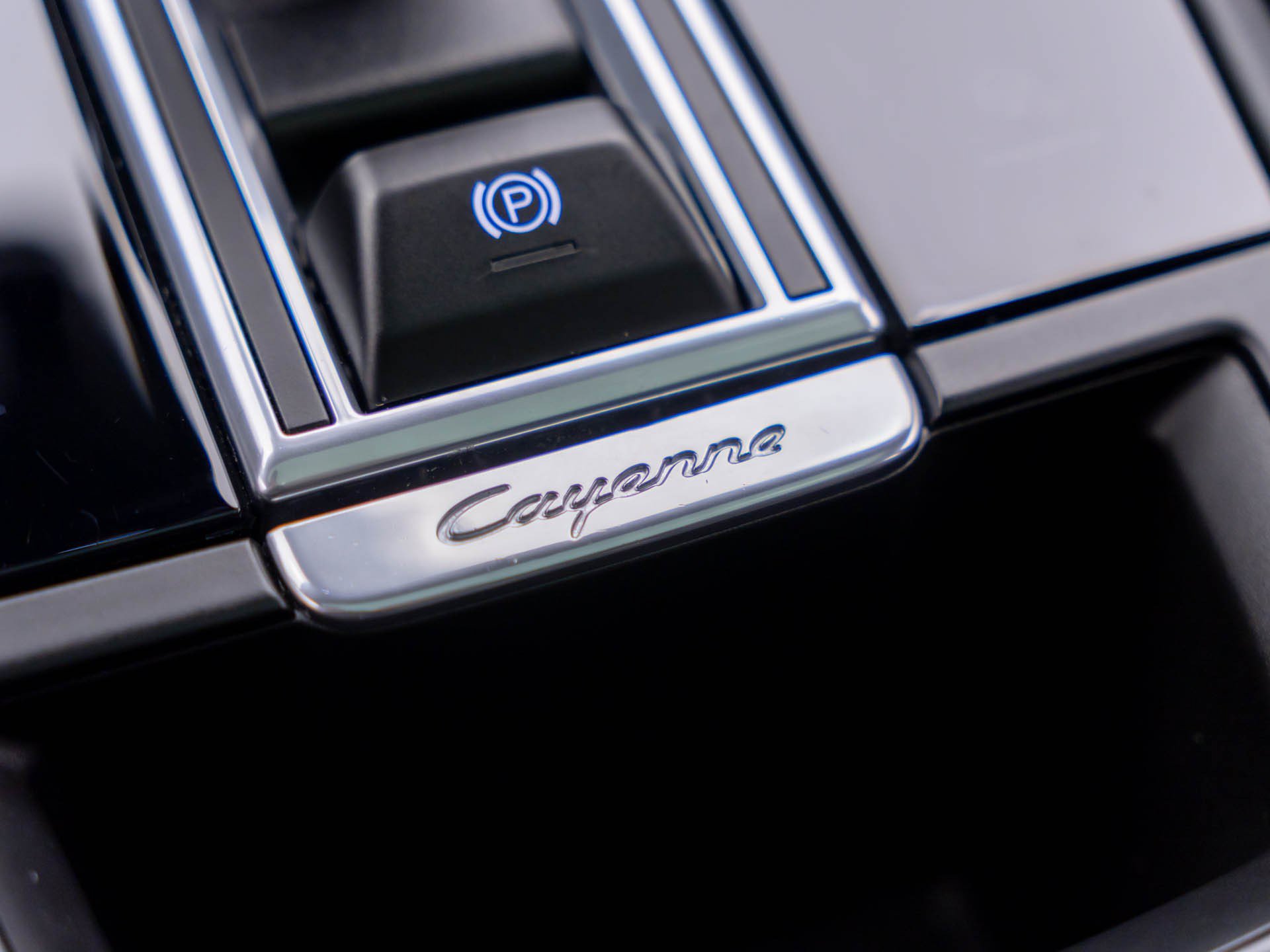 Certified 2022 Porsche Cayenne GTS AWD/4WD image 29