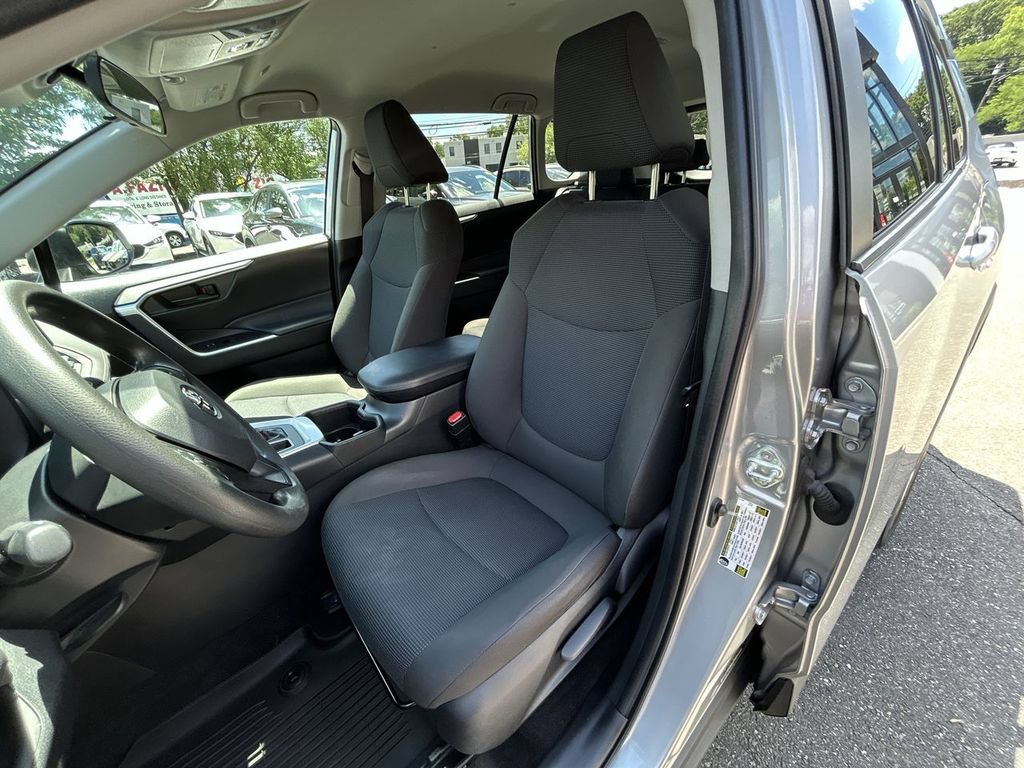 Used 2023 Toyota RAV4 LE AWD/4WD image 15