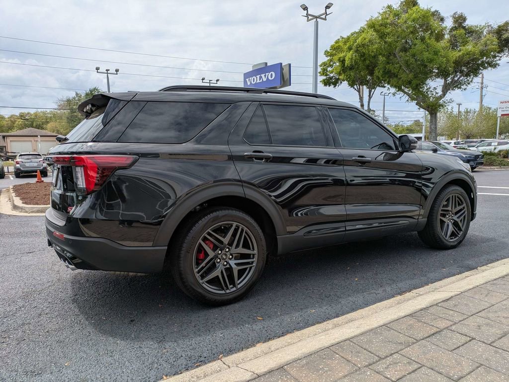 Used 2025 Ford Explorer ST image 6