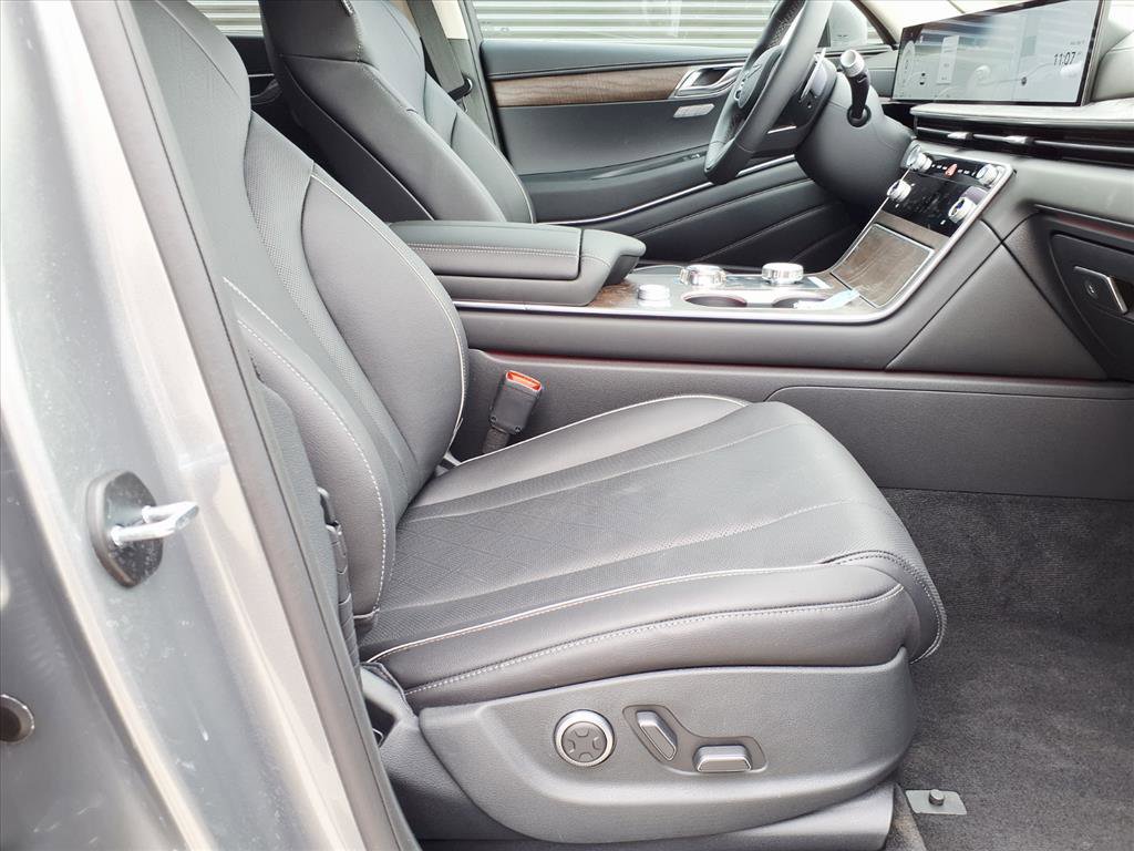 Certified 2026 Genesis GV80 2.5T Advanced image 11