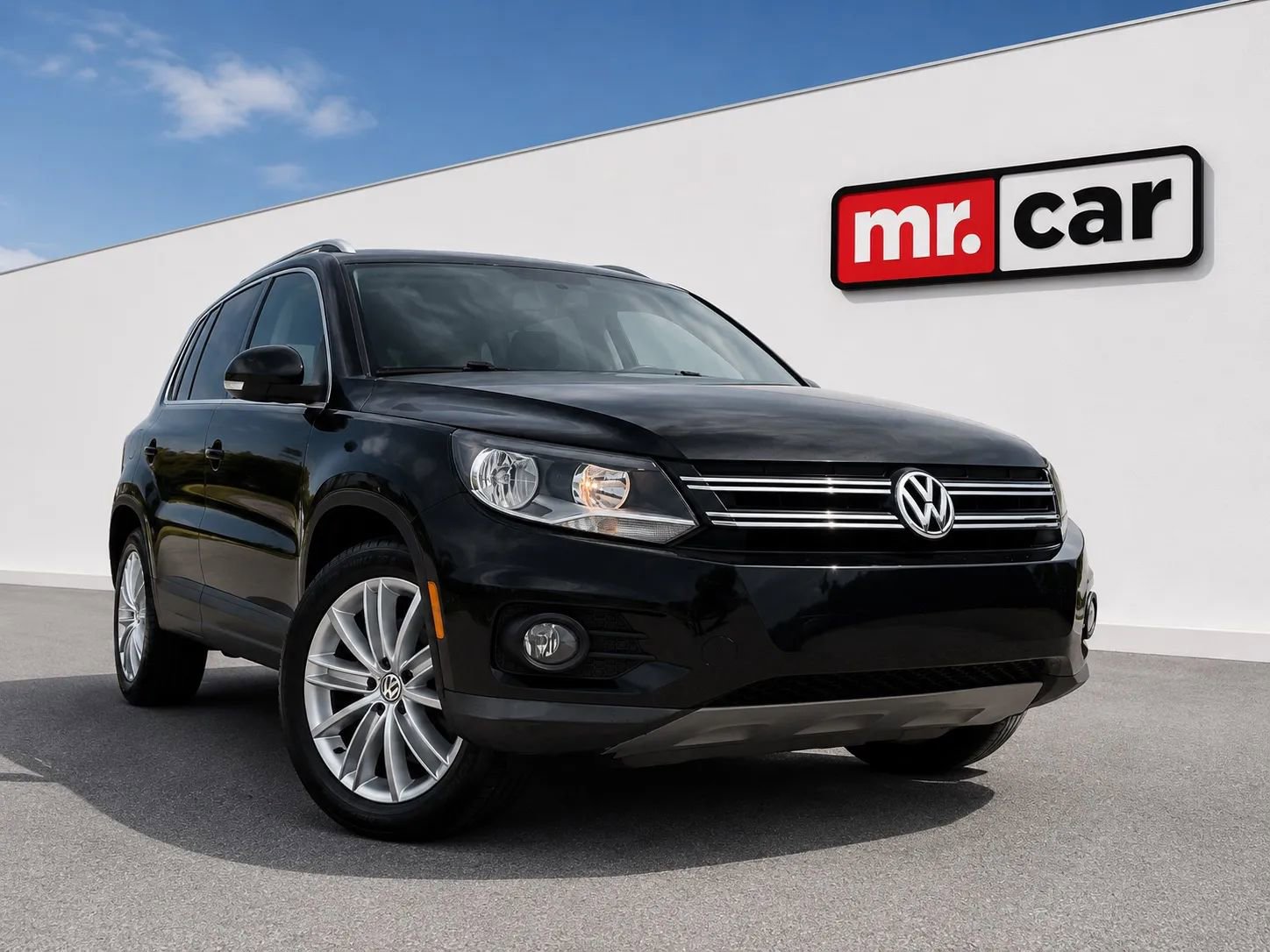 Used 2013 Volkswagen Tiguan SE FWD image 1