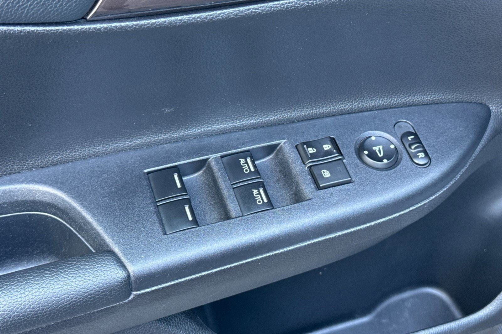 Used 2017 Honda Accord EX image 13