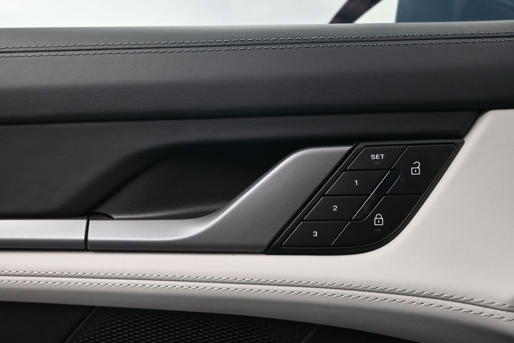 New 2026 Porsche Taycan 4S AWD/4WD image 18